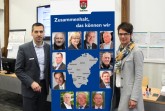 Zusammenhalt vor Ort gegen die Corona-Pandemie: Ortsvorsteher aus dem Stadtgebiet 
koordinieren gemeinsam mit der Bürener Stadtverwaltung Hilfsangebote - Bürgermeister Burkhard 
Schwuchow und Christiane Schulte freuen sich über das Engagement. Foto:  Stadt Büren