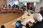 Mit genügend Abstand und der Selbstverpflichtung zu kurzen Redebeiträgen traf sich am Mittwoch eine auf 22 plus Bürgermeister verkleinerte Ratsversammlung im Paderborner Rathaus. Vor dem Hintergrund der Corona-Pandemie war die Sitzung einberufen worden, um die Handlungsfähigkeit der kommunalen Vertretung auch weiterhin sicherzustellen.© Stadt Paderborn