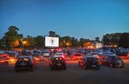 „Für rund 170 Wagen ist Platz beim Autokino auf dem Parkplatz an der Bielefelder Radrennbahn.“
Foto: Bielefeld Marketing/Sarah Jonek