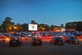 „Für rund 170 Wagen ist Platz beim Autokino auf dem Parkplatz an der Bielefelder Radrennbahn.“
Foto: Bielefeld Marketing/Sarah Jonek
