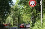 Mit dem Frühling beginnt an den Paderborner Fischteichen die Brutzeit der Enten. Damit die Tiere ihren Nachwuchs in Ruhe zur Welt bringen und die Jungtiere ungestört aufwachsen können, bittet die Stadt Paderborn die Bürgerinnen und Bürger um Rücksichtnahme.© Stadt Padernborn