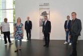 Stellten den „Freundeskreis Josefthomas Brinkschröder e.V." gestern im Stadtmuseum vor (v. l.): Michael Brinkschröder, Sohn von Josefthomas Brinkschröder, Kunsthistorikerin Heike Sondermann, Vereinsmitglied Prof. Volker de Vry, Bürgermeister Michael Dreier, Ralf Brinkmann, erster Vorsitzender des Vereins, sowie Markus Runte, Leiter des Stadtmuseums und zweiter Vorsitzender des Vereins. Foto:© Stadt Paderborn