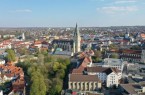 Der Paderborner Dom mit seinem 93 Meter hohen Turm dominiert das Bild der Paderborner Innenstadt.Foto: © Verkehrsverein Paderborn e. V.