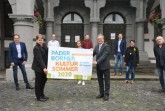 Präsentierten am Donnerstag das Programm des Paderborner Kultursommers (v. l.): Jens Reinhardt, Stadtmarketingchef der Stadt Paderborn, Ulrich Lettermann, Mitinitiator des Kultursommers, Christoph Gockel-Böhner, Leiter des Kulturamtes der Stadt Paderborn, Julia Ures, Mitinitiatorin des Kultursommers, Sascha Riehl von der Schloss- und Lippeseegesellschaft, Bürgermeister Michael Dreier, Christian Stork, Geschäftsführer der Schloss- und Lippeseegesellschaft, sowie Dr. Heike Haase und Carsten Hormes vom KulturBüro-OWL.Foto: © Stadt Paderborn