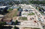 Noch ist der Abbruch der alten, nicht unter Denkmalschutz stehenden Gebäude der Alanbrooke Kaserne in vollem Gange, doch so schnell wie möglich wird die Wohnungsbaugesellschaft Paderborn hier die am 19. Juni gekürten Gewinner-Entwürfe des Architektenwettbewerbs verwirklichen. Foto: © Stadt Paderborn