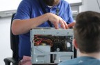Bei der Schulung lernen die Schülerinnen und Schüler den richtigen Umgang mit ihrem Computer.Foto :Susanne Jarosch