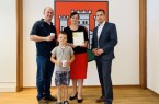 Familie Unger_Urkunde Ehrenpatenschaft Bundespraesident (1)