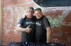Zwei DJs legen auf