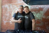 Zwei DJs legen auf