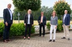 Stellen Fragen: FWG/UWG-Farktionssprecher Joahnnes Sieweke (links) und der Vorstand mit Susanne Mittag, Norberert Heinrichsmeier, Anja Pohlmann und Günter Wittkowski machen sich Sorgen um die finanzielle Zukunfstfähigkeit des Kreises. Foto: mayfeld Werbeagentur