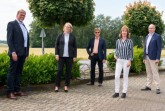Stellen Fragen: FWG/UWG-Farktionssprecher Joahnnes Sieweke (links) und der Vorstand mit Susanne Mittag, Norberert Heinrichsmeier, Anja Pohlmann und Günter Wittkowski machen sich Sorgen um die finanzielle Zukunfstfähigkeit des Kreises. Foto: mayfeld Werbeagentur