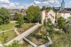 Das Mittlere Paderquellgebiet (hier ein Bild nach der Fertigstellung im letzten Jahr) wurde erneut mit einem Preis ausgezeichnet: auf die Auszeichnung mit dem Bundespreis Stadtgrün folgte jetzt der Gewinn des Polis-Awards in der Kategorie "Reaktivierte Zentren“. Foto: © Stadt Paderborn