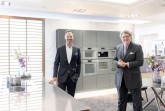 Sie präsentierten die Miele-Neuheiten zur IFA auf der Global Press Conference: Dr. Axel Kniehl (l.), Geschäftsführer Marketing und Vertrieb, und Dr. Reinhard Zinkann, Geschäftsführender Gesellschafter.Foto: Miele