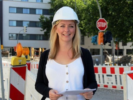 Vom Carport bis zur Feuerwehr: Daniela Müller gestaltet im Bereich Bauordnung eine ganze Stadt mit.Foto: Stadt Gütersloh