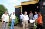 Auf dem Bild sehen Sie v.l.n.r.: Gerhard Hansmeier (Vorsitzender Unser Diestelbruch e.V.), Bürgermeister Rainer Heller, Frank Hilker (Kämmerer und 1. Beigeordneter der Stadt Detmold), Konrad Meierjohann (Ortsbürgermeister von Diestelbruch), Britta Büker (Bezirksregierung Detmold), Wolfgang Richter (stellvertretender Vorsitzender Unser Diestelbruch e.V.) und Marion Schostag-Grondorf (Dezernentin der Bezirksregierung Detmold). Foto: Stadt Detmold