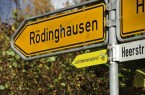 Eine Biene weist den Weg zum Rödinghauser Lehrbienenstand.Foto:Gemeinde Rödinghausen