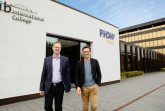Seit Oktober stehen das bib International College und die Fachhochschule der Wirtschaft (FHDW) unter neuer Leitung (v. l.): Benedikt Willeke und Dr. Marcus Stüting sind die neuen Geschäftsführer der privaten Bildungsinstitutionen an der Fürstenallee. Foto: FHDW