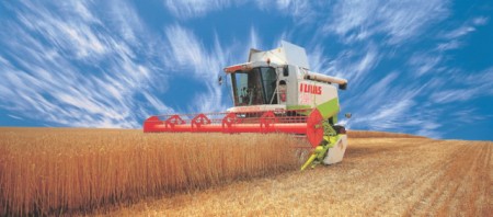 Vor genau 25 Jahren – am 12. November 1995 – präsentiert CLAAS auf der Agritechnica den seinerzeit leistungsstärksten Mähdrescher der Welt: den LEXION 480 mit wegweisender Hybrid Drusch- und Abscheidetechnik dank Kombination von APS und ROTO PLUS.