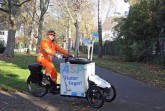 ASP Mitarbeiter Reinhold Meglin bei seiner ersten Fahrt mit dem neuen Lastenfahrrad, mit dem er zukünftig für die Sauberkeit der Grünanlagen in der Innenstadt unterwegs sein wird.Foto: © Stadt Paderborn
