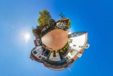 360-Grad-Fotografie – hier eine Impression des Gütersloher Fotografen Matheus Fernandes vom Stadtmuseum –ermöglicht ein vollständiges Rundum-Erlebnis der jeweiligen Örtlichkeit. Der
städtische Fachbereich Kultur ermöglicht fünf Kunstschaffenden virtuelle 360-Grad-Rundgänge
durch ihre Ateliers.Foto:Stadt Gütersloh