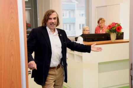 Norbert Morkes‘ erster Arbeitstag als Bürgermeister: viele Gespräche, Abstimmungen und eine offene Tür.Foto:Stadt Gütersloh