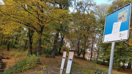 Hinweisschild an der Bastau (Foto: Städtische Betriebe Minden).