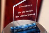 Anerkennung: Der Pokal für die IHK-Weiterbildungsbesten. Foto: IHK