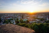 Beim „Picknick mit Ausblick“ hat man den Turm der Sparrenburg eine Stunde lang ganz für sich. Foto: Bielefeld Marketing, Franziska Beckmann