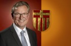 Den direkten Draht zu Bürgermeister Michael Dreier können Paderbornerinnen und Paderborner am Dienstag, 8. Dezember, von 17 bis 18 Uhr, bekommen. Unter der Rufnummer 05251/8811209 beantwortet er persönlich die Fragen der Bürgerinnen und Bürger. Foto: Stadt Paderborn