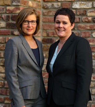 Wissen, worauf es bei Online - Einstellungsgesprächen ankommt: Simone Bull und Martina Schwenk. Foto: pro GT Wirtschaft