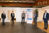Das Impfzentrum in der Sälzerhalle in Salzkotten ist betriebsbereit – von links nach rechts Conrad Möller von der St. Johannes Schützenbruderschaft Salzkotten und Geschäftsführer des Hallenbauvereins Salzkotten, der die Sälzerhalle zur Verfügung stellt, Ulrich Berger, Bürgermeister von Salzkotten, Krisenstabsleiter Michael Beninde, Dr. Gregor Haunerland für die Kassenärztliche Vereinigung, Landrat Christoph Rüther überzeugten sich vor Ort Bildnachweis: Amt für Presse- und Öffentlichkeitsarbeit, Kreis Paderborn, Meike Delang