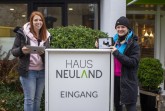 Die Medienpädagoginnen Isabella Kuhne 
(rechts im Bild) und Jasmin R	ohani haben 
das  Jugendmedienprojekt  JuMP  im  Haus  
Neuland   nach   acht   Jahren   erfolgreich   
abgeschlossen. Foto: Christina Ritzau