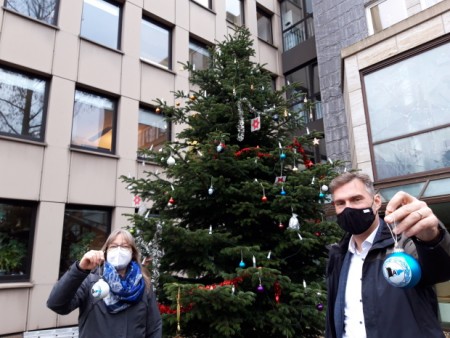 Nicole Schweitzer aus der Pressestelle mit Hamid Haschemi aus dem Fachdienst Sozialen Dienste, Foto: Stadt Vlotho 