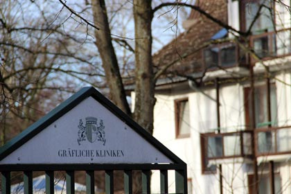 Alle drei Gräflichen Kliniken in Bad Driburg haben erneut den Krankenhausstatus und sind zur vollstationären Behandlungen von Akutpatienten zugelassen.