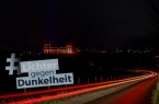 Die beleuchtete Wewelsburg beim ersten bundesweiten Beleuchtungs-Flashmob aller Gedenkstätten am Internationalen Tag des Gedenkens an die Opfer des Holocaust am 27. Januar 2020 (Foto: Lina Loos ©Kreismuseum Wewelsburg)