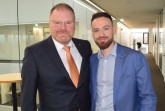 Hätten sich mehr erwartet: Thomas Sprehe (l.), Vorsitzender des Wirtschaftsclubs, und Kevin Taron, Vorsitzender der Wirtschaftsjunioren Paderborn+Höxter fehlt nach wie vor ein Plan der Politik für die Folgen der Coronapandemie. Das Foto entstand beim Jahresempfang 2020 vor Ausbruch der Coronakrise.