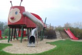 Die Spielplätze im Gartenschaupark Rietberg sind geöffnet – Kinder ab Schuleingangsalter müssen bei der Benutzung allerdings einen Mund-Nasen-Schutz tragen. Mit vergünstigten Dauerkarten kann der Park beliebig oft besucht werden. Die reduzierten Tickets gibt es noch bis Ende Februar. Foto: Stadt Rietberg