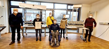 Hinten: Ulrich Rötgers, Carolin Reckmeyer, Michael Damköhler, Anja Grosse-Coosmann, Rudolf Stüker Vorne: Carolin Reckmeyer, Jürgen Linnemann, Saad Al Dakhi , Anja Grosse-Coosmann. Foto: wertkreis Gütersloh