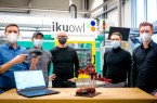 Im interdisziplinären Austausch: v. l. Tobias Döhring, Lukas Dunsche, Carsten Kießler (Ausbilder und Leiter des IKU), Dennis Kobelt, Jan-Phillip Herrmann (wissenschaftliche Mitarbeiter im FeDiNAR-Projekt)