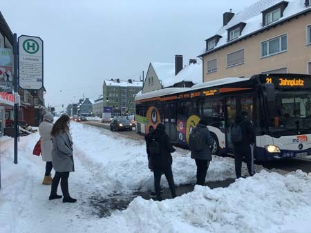 An der Lohbreite halten wieder Busse. Foto: Yvonne Liebold