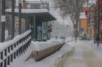 Die Haltestelle in der Marktstraße ist zugeschneit. Foto: Sarah Jonek