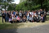 Foto (Universität Paderborn, Department Physik): Die Teilnehmenden des fünften SommerCamps Physik 2019 an der Uni Paderborn.
