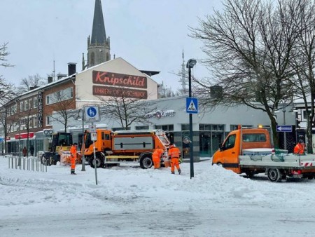 Schneeräumer im Dauereinsatz. Das ist zurzeit der Alltag bei der Stadtreinigung. (Bild: Miguel Loureiro für Stadt Gütersloh)