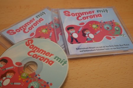 Kinder-Hörspiel „Sommer mit Corona“ kann ausgeliehen werden. Bild: Kulturamt Kreis Paderborn 