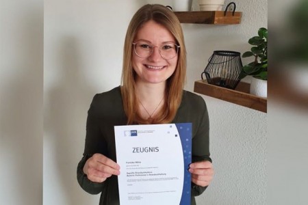 Franziska Möller aus Rahden ist die erste Bachelor Professional der IHK in Ostwestfalen. Sie hat diesen Abschluss der Höheren Berufsbildung im Bereich Buchhaltung gemacht, der gleichwertig zu einem akademischen Abschluss ist Foto: IHK