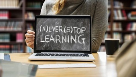 Am 25. März findet ein Online-Kurs der Volkshochschule zum Thema „Virtuelles-Lehren: Mit zusätzlichen Online-Tools das Lehr- und Lernerlebnis fördern“ statt.© Foto by Pixabay