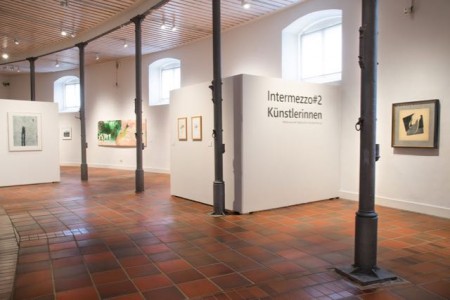 Im Kunstmuseum im Marstall ist die Ausstellung „Intermezzo#2 – Künstlerinnen“ zu sehen. Die Ausstellungsreihe Intermezzo zeigt in unregelmäßigen Abständen Werke aus der Städtischen Kunstsammlung mit wechselndem Schwerpunkt.Foto: © Stadt Paderborn