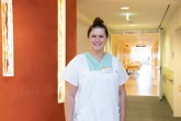 Christina Busse (32) weiß schon immer, dass ihr Platz in der Pflege ist – Inzwischen ist sie stellvertretende Teamleitung in der Psychiatrie am St. Josef Hospital. Foto: KHWE