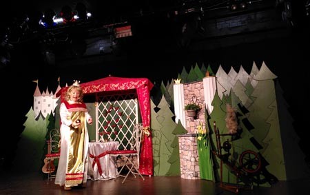 Das Theater Tom Teuer präsentiert "Morgenstar und Ringelspatz" per Livestream aus der Weberei – im Februar war bereits das Kindertheater Rumbalabumba mit dem "Froschkönig" zu Gast (Foto: Weberei Gütersloh) 