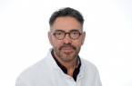Juan Fernandez leitet die Innere Medizin im Zentrum für Behindertenmedizin im Krankenhaus Mara in Bielefeld-Bethel. Foto: EvKB